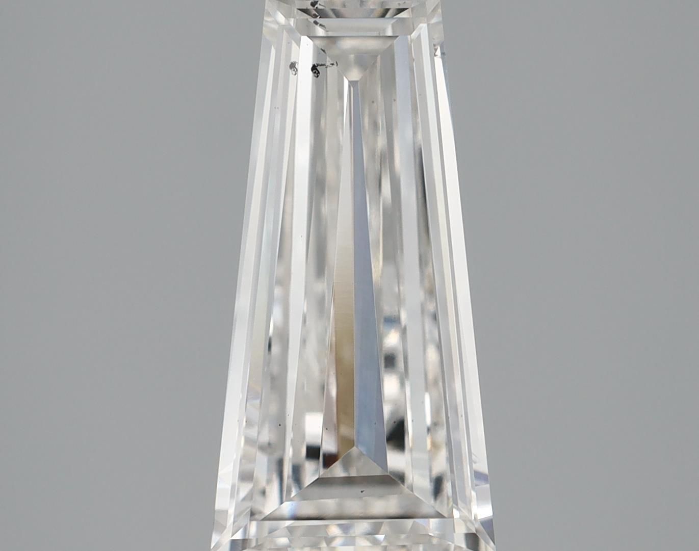 1.08 ct lab-grown Tapered baguette Diamond