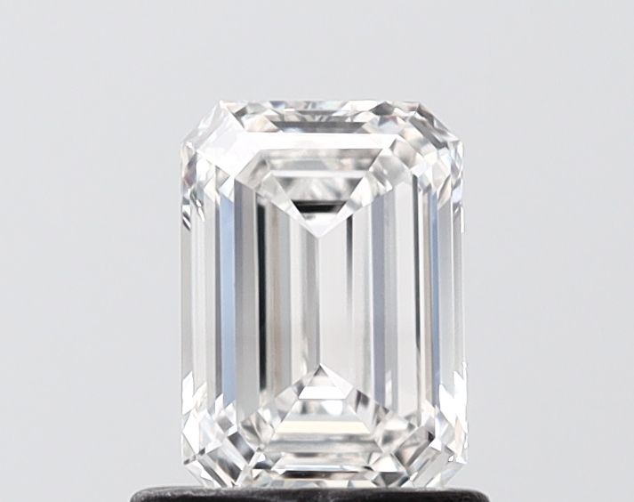 0.9 ct lab-grown Emerald Diamond