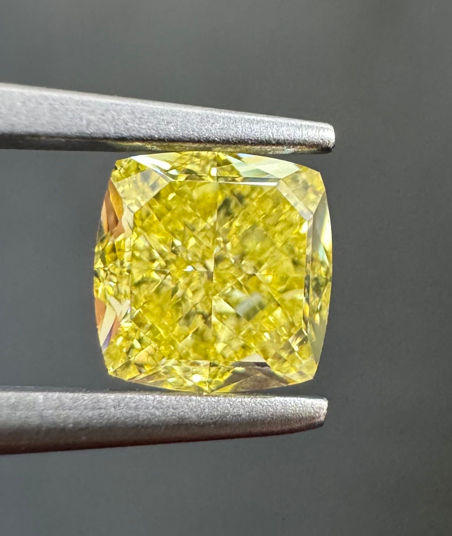 1.05 ct Cushion Modified diamond