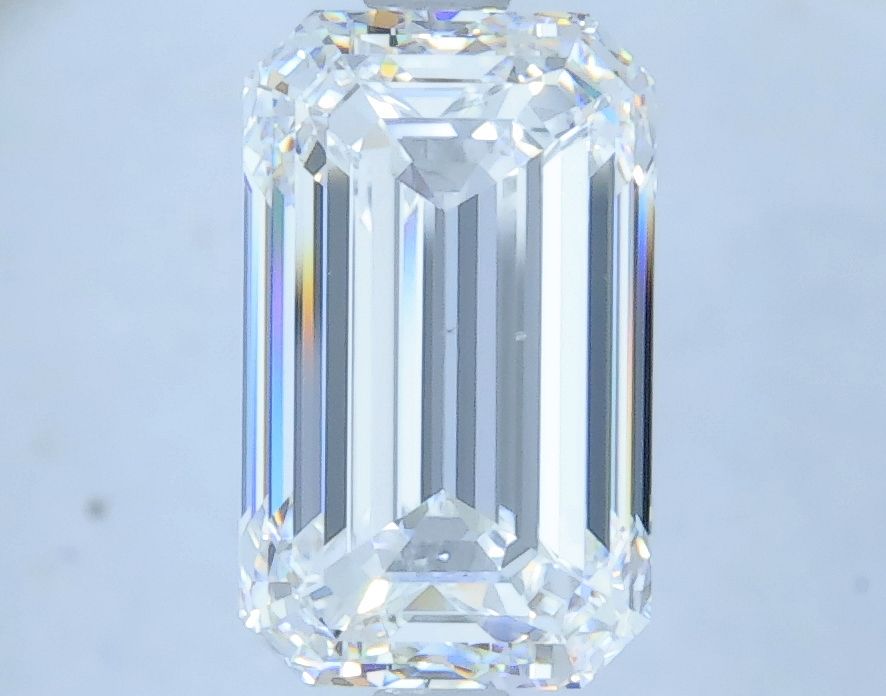 3.01 ct Emerald diamond