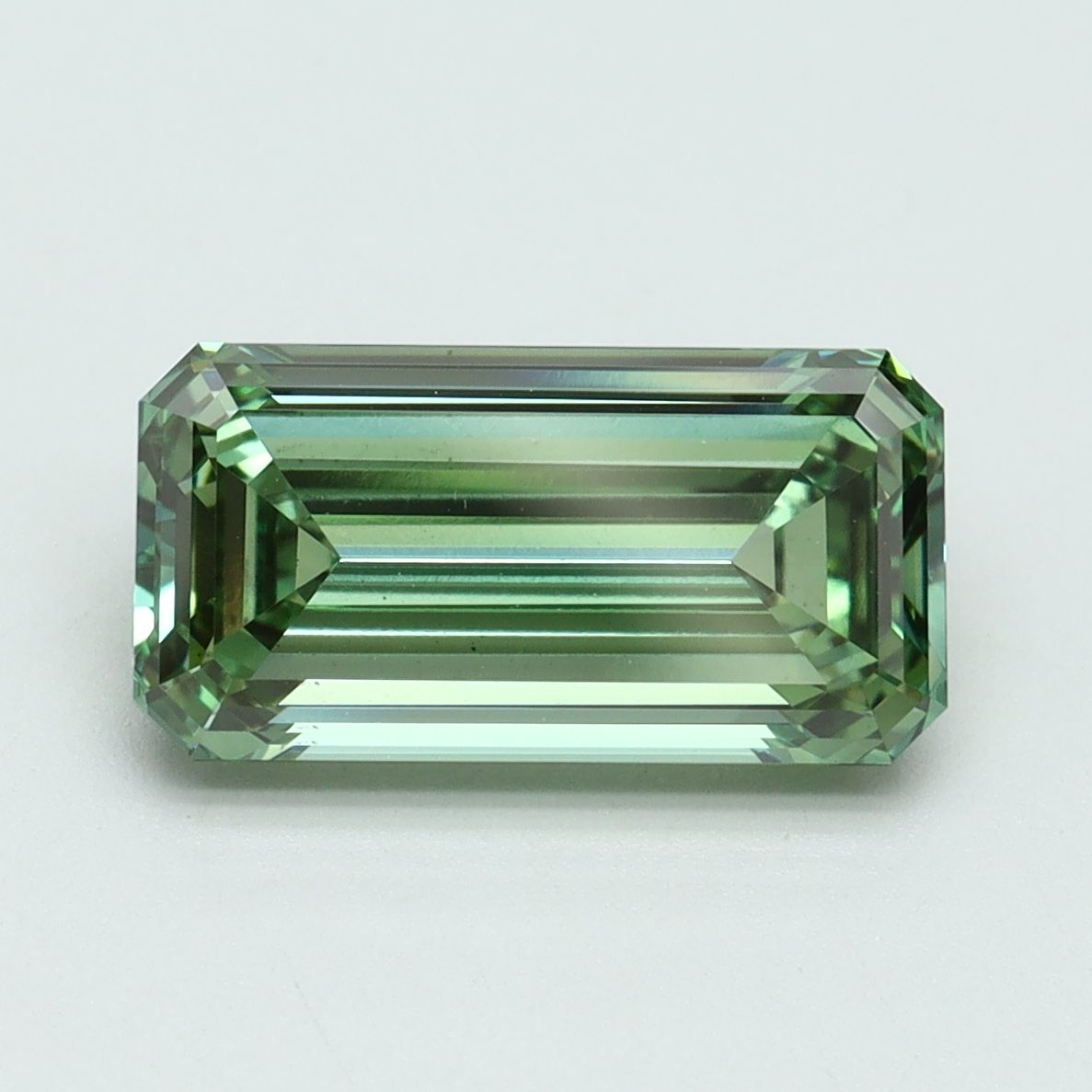 3.04 ct Emerald diamond
