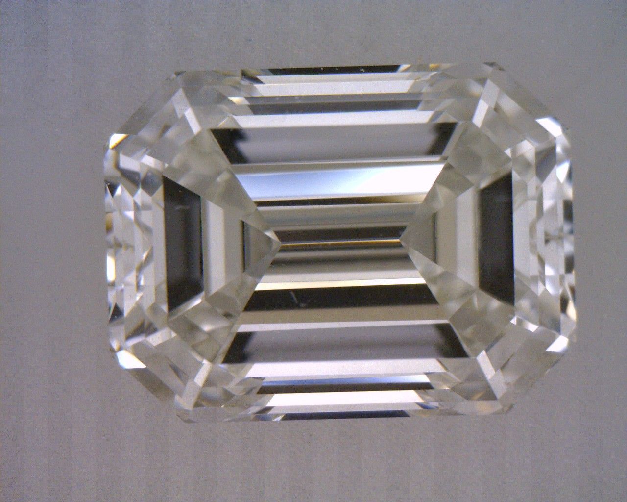1.70 ct Emerald diamond