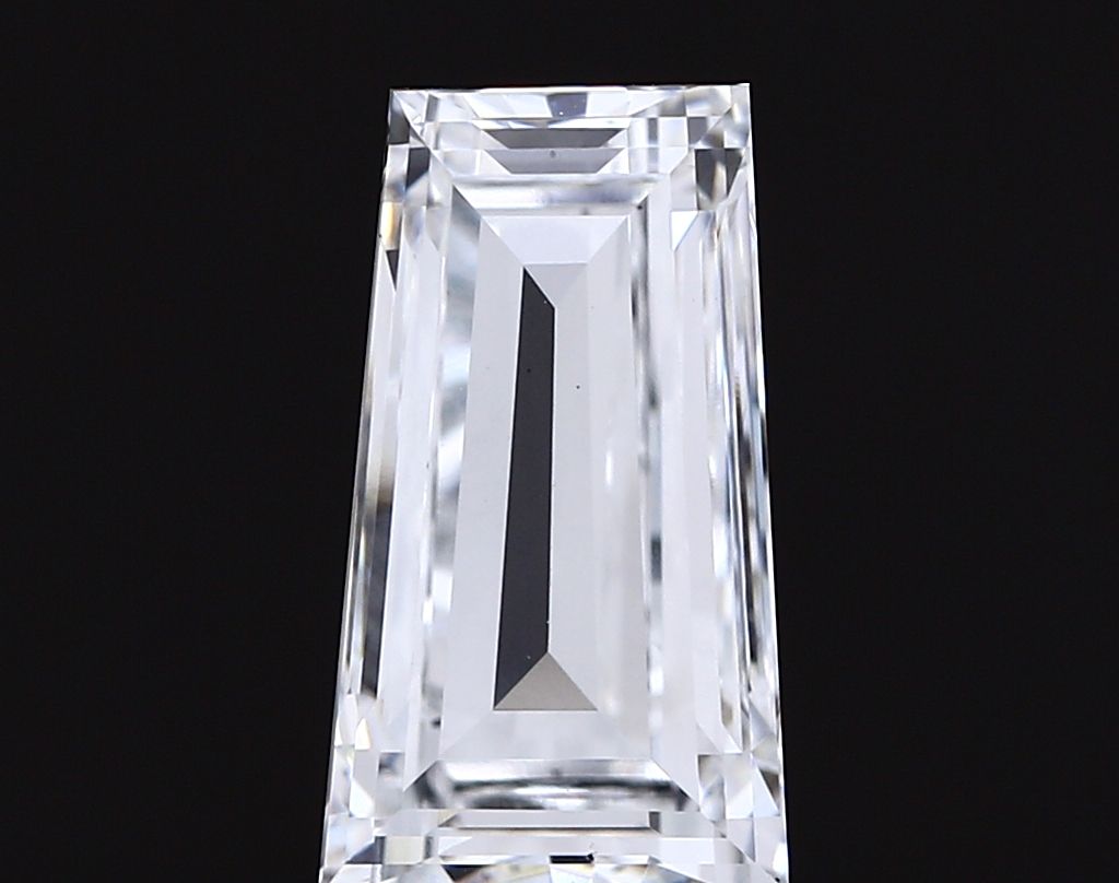 3.23 ct lab-grown Tapered baguette Diamond