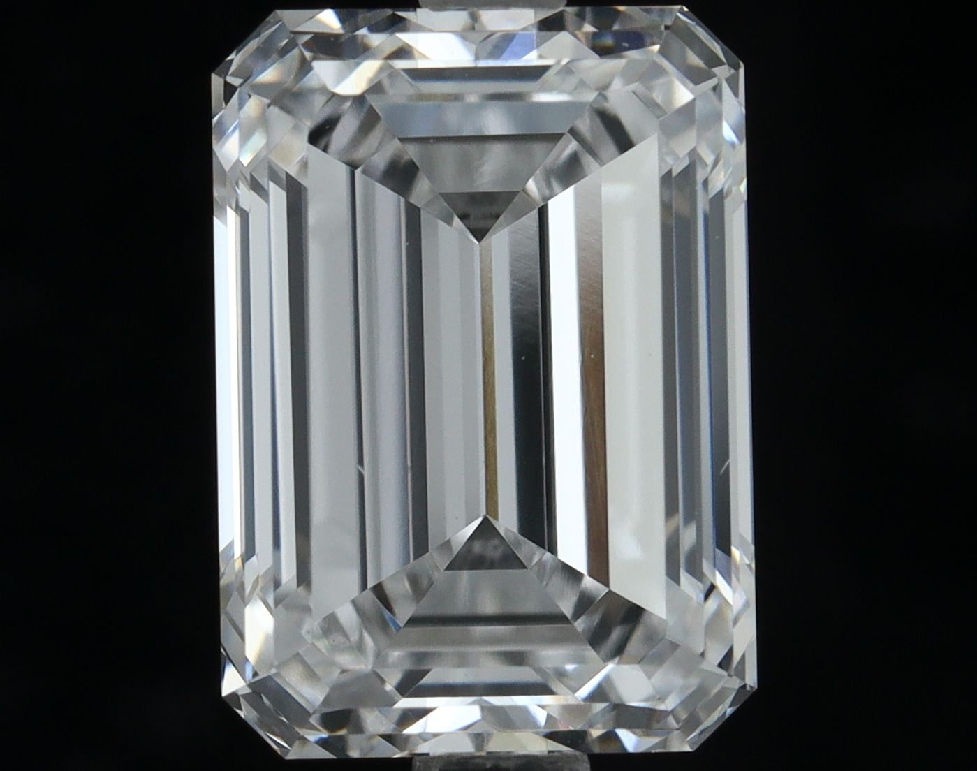 2.50 ct. emerald Lab Grown Diamond front image