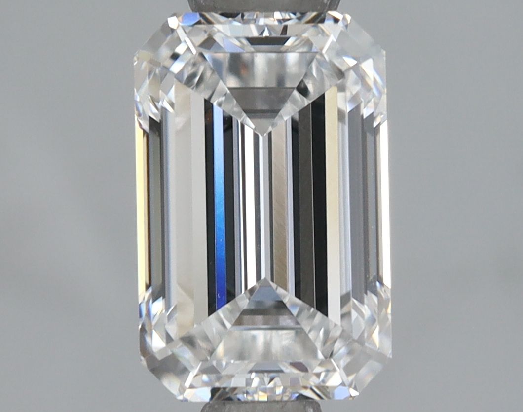 1.52 ct. emerald Lab Grown Diamond front image