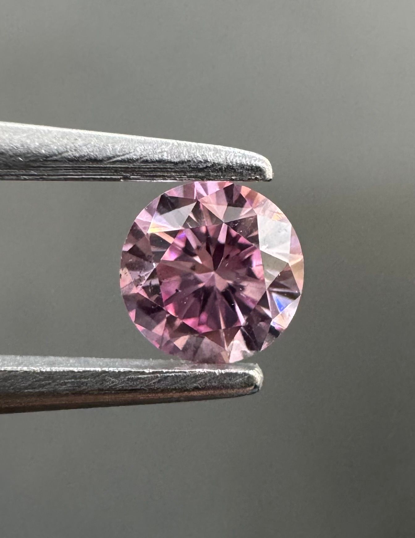 Diament 0.22 ct Fancy Vivid Purplish Pink/VS2