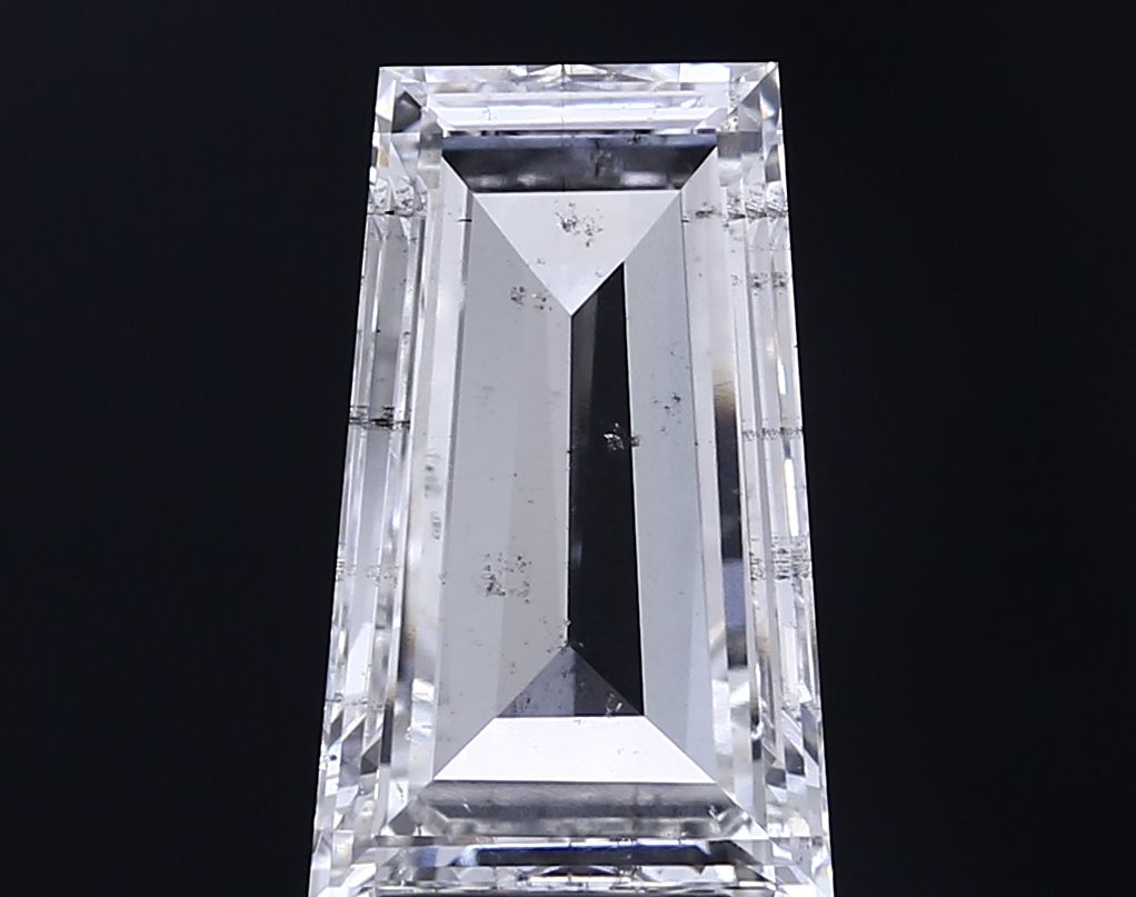 4.25 ct lab-grown Tapered baguette Diamond