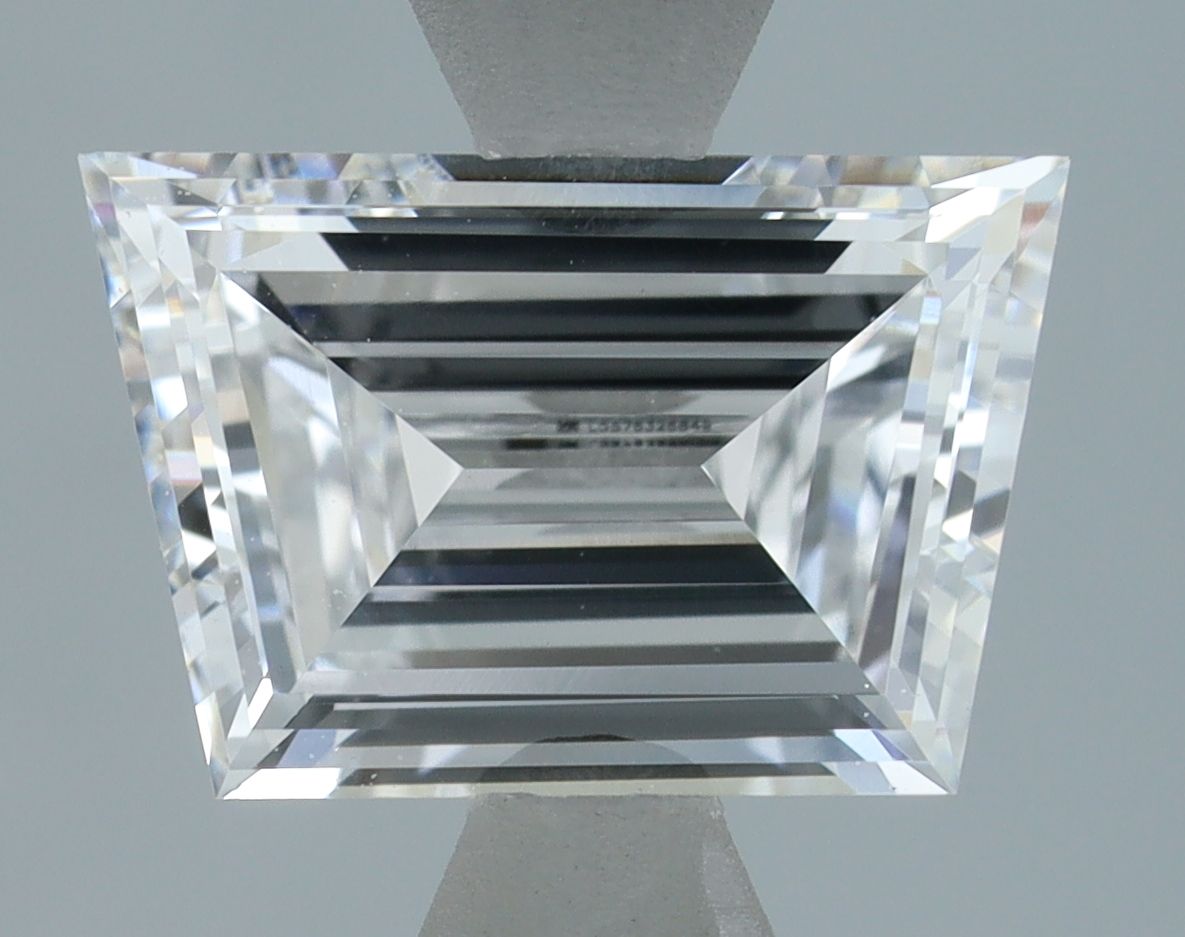1.01 ct lab-grown Tapered baguette Diamond