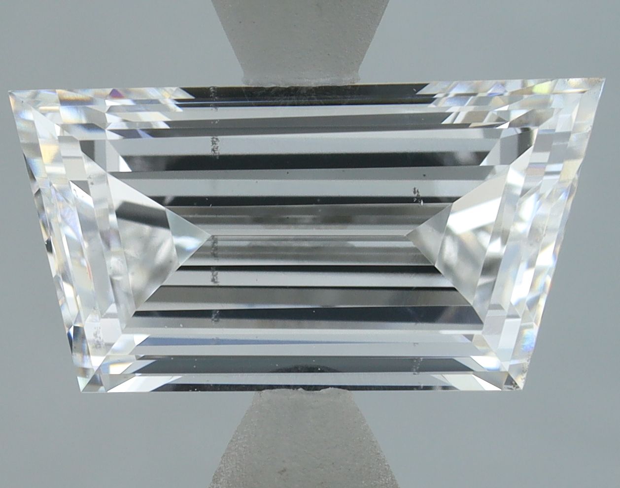2.02 ct lab-grown Tapered baguette Diamond
