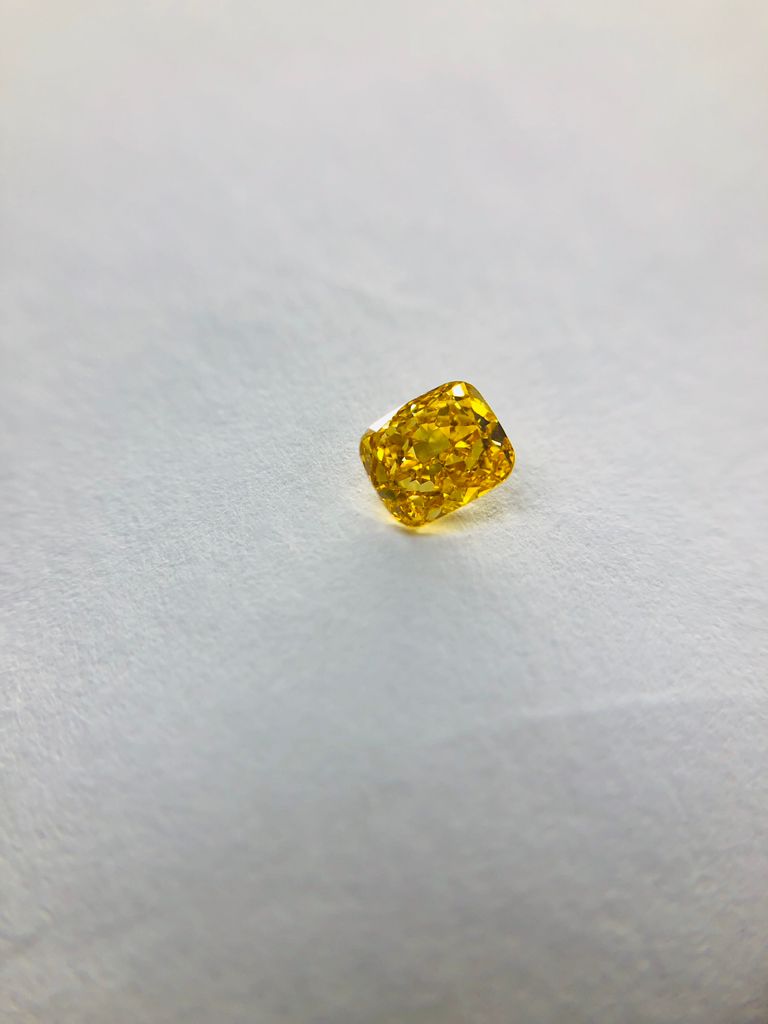 Diament 0.41 ct Fancy Intense Orange Yellow/VS1