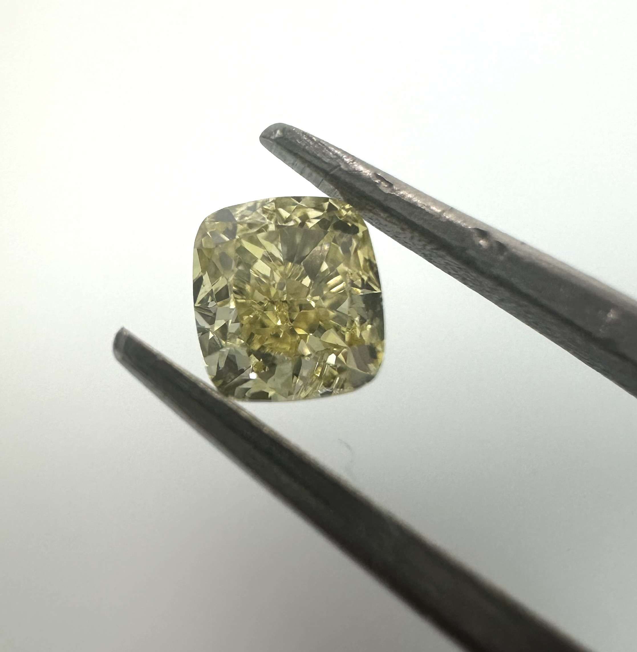 Diament 0.39 ct Fancy Yellow/VS2