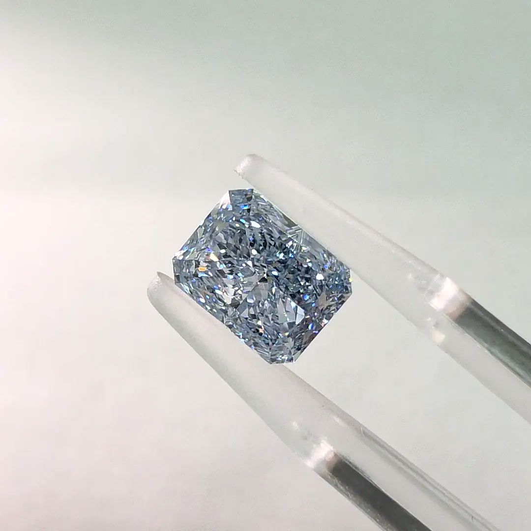 1.73 ct Radiant diamond