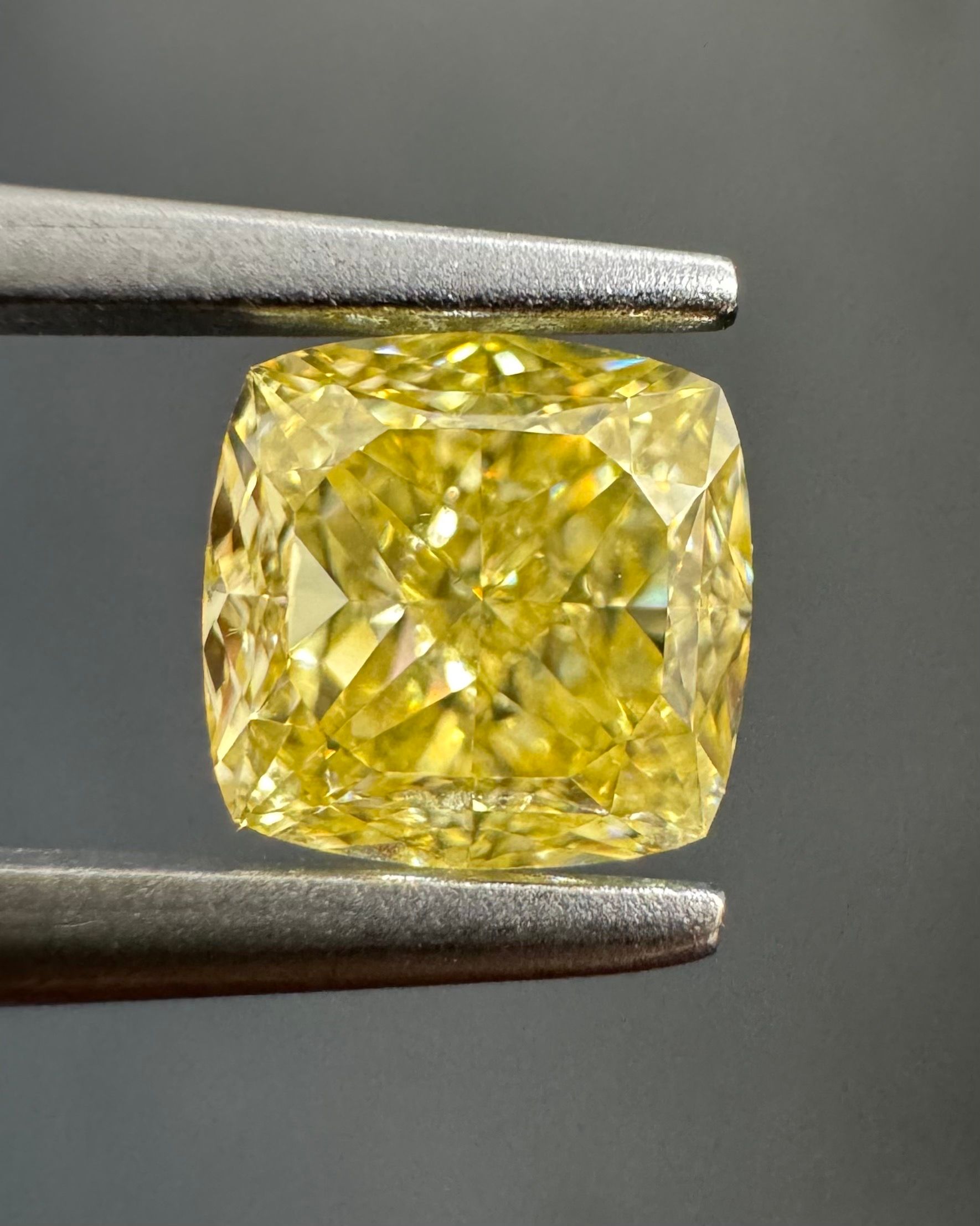 1.02 ct Cushion Brilliant diamond