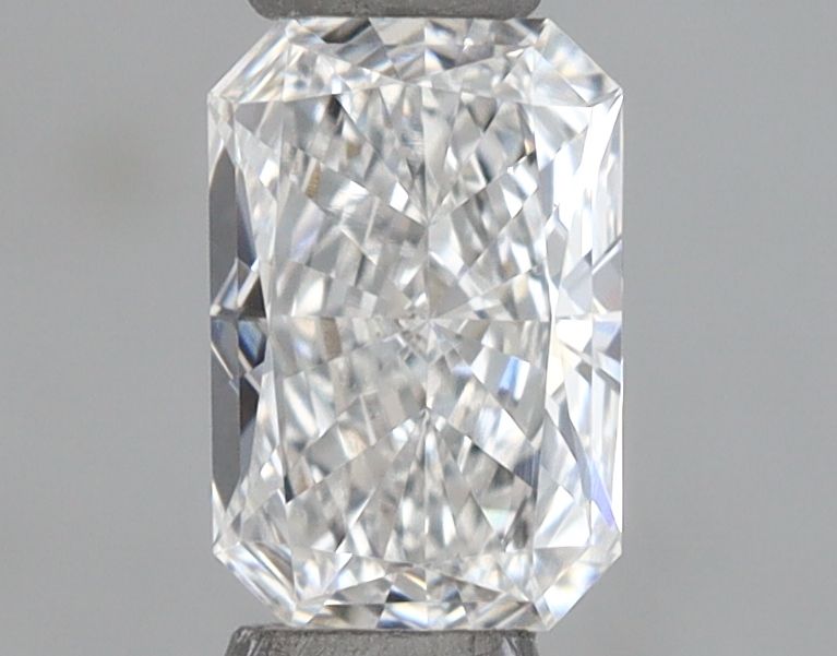 0.46 ct lab-grown Radiant Diamond