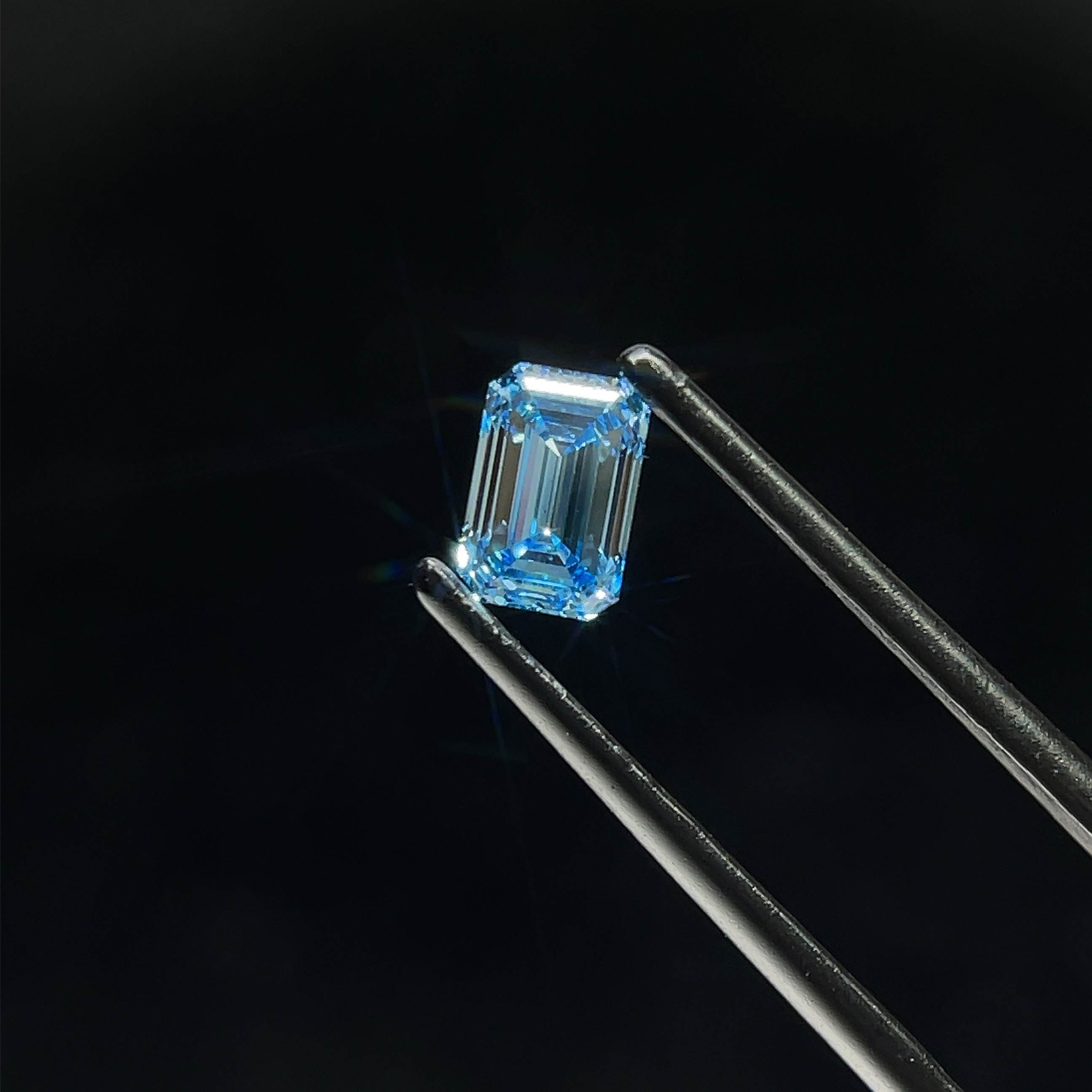 0.74 ct. emerald Lab Grown Diamond front image