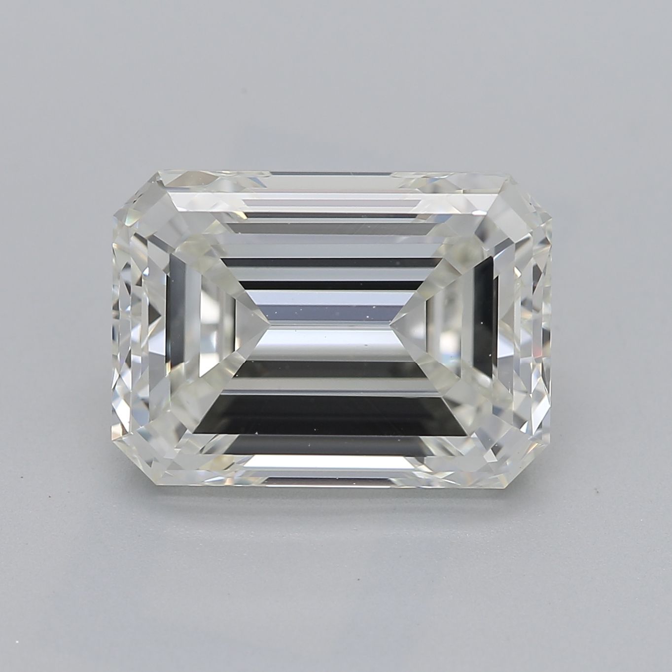 3.50 ct Emerald diamond