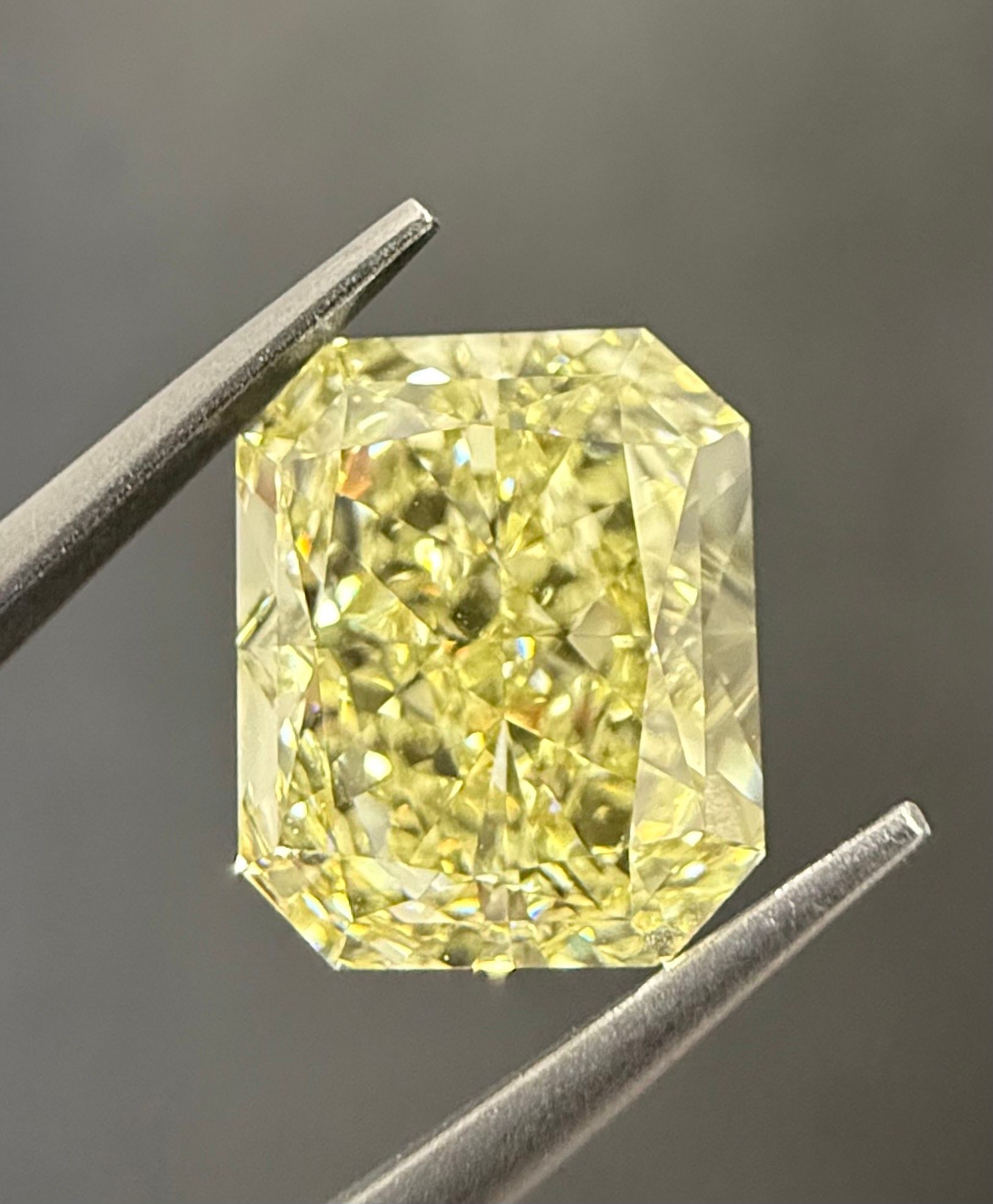 3.61 ct Radiant diamond