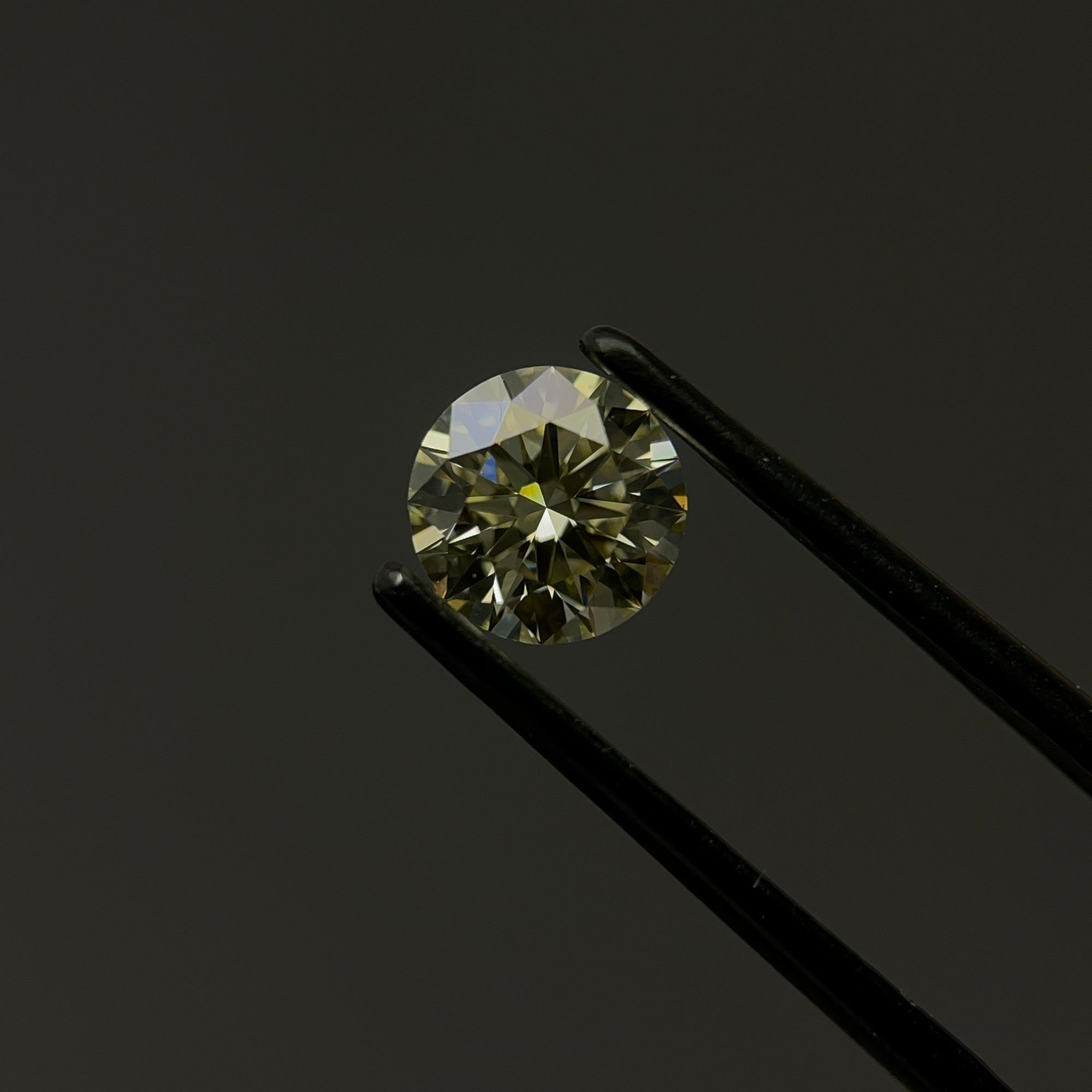 1.10 ct Round diamond