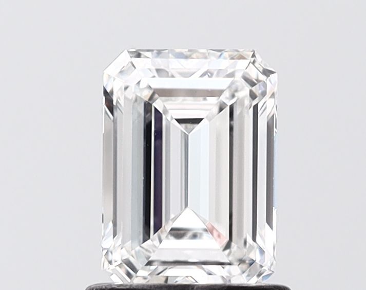 1.04 ct. emerald Lab Grown Diamond front image