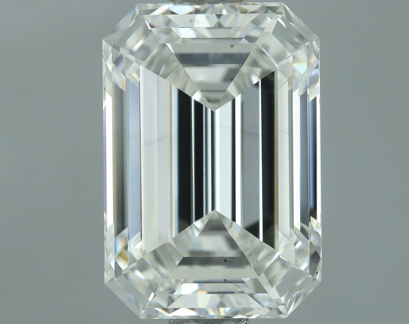 2.04 ct Emerald diamond