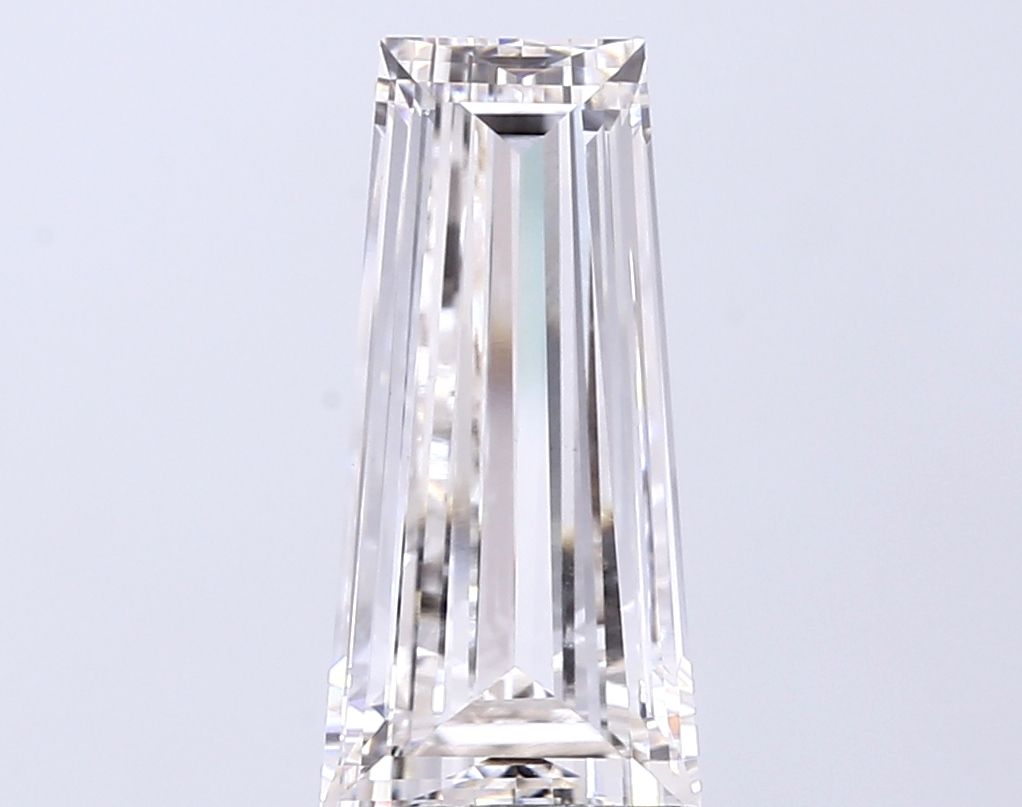 3.01 ct lab-grown Tapered baguette Diamond