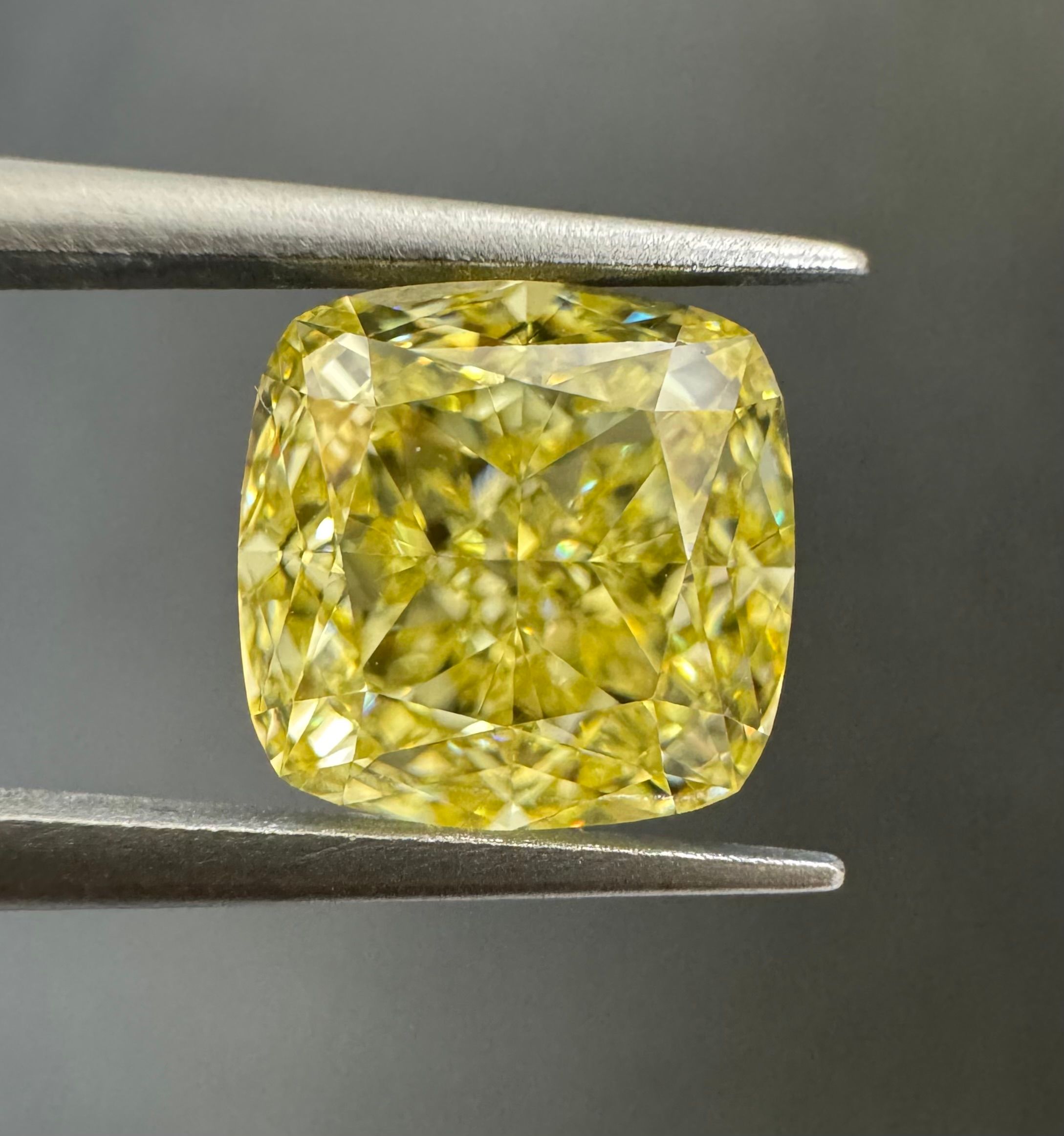 3.02 ct Cushion Brilliant diamond