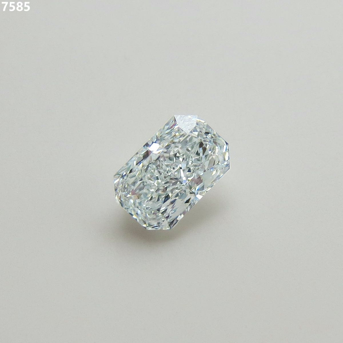 Diament 1.0 ct Faint Green/VS2