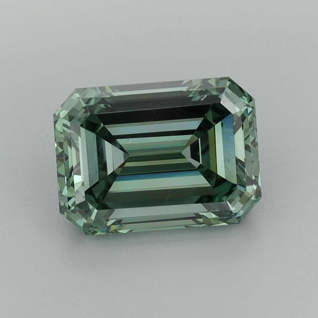 3.03 ct Emerald diamond