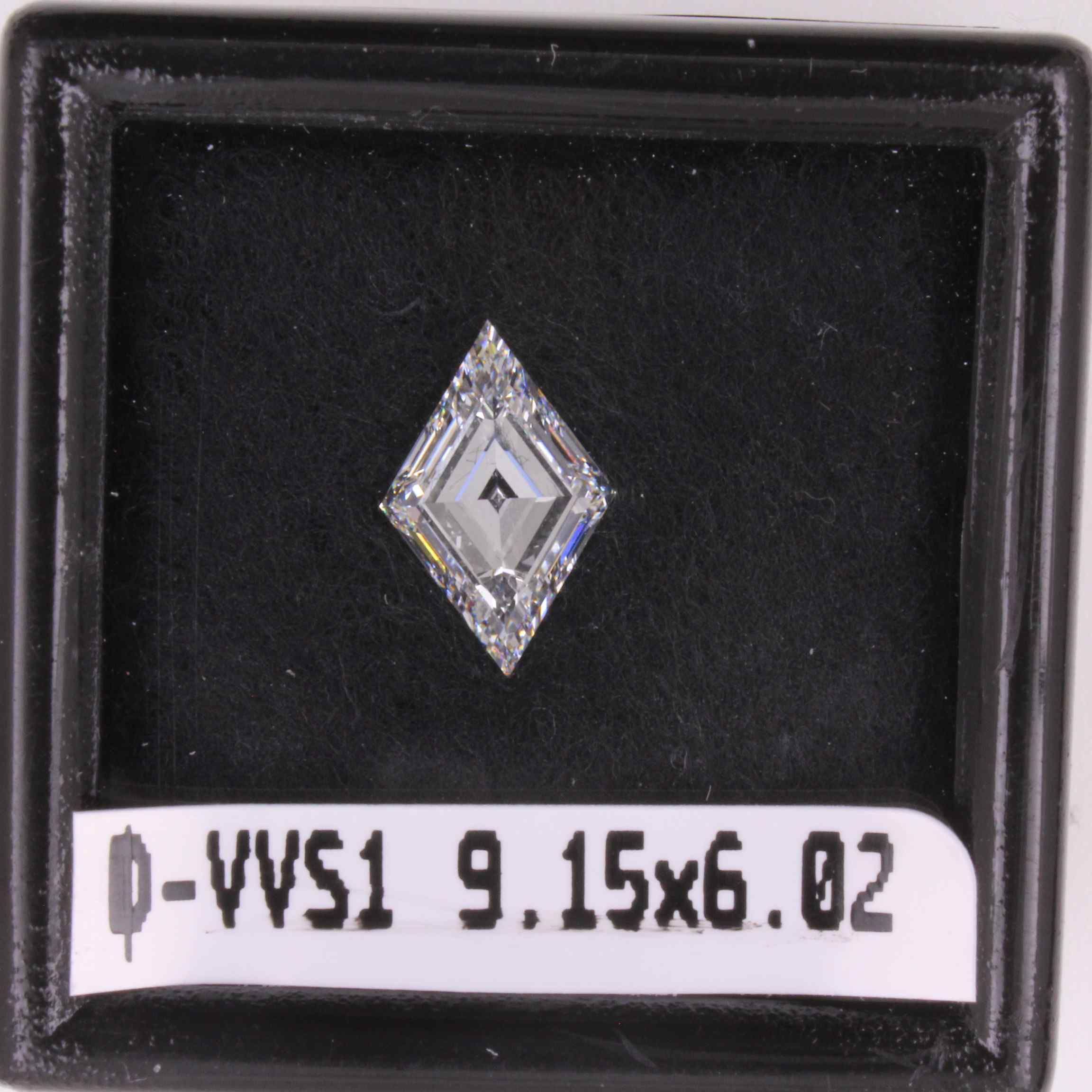 0.9 ct Lozenge Diamond