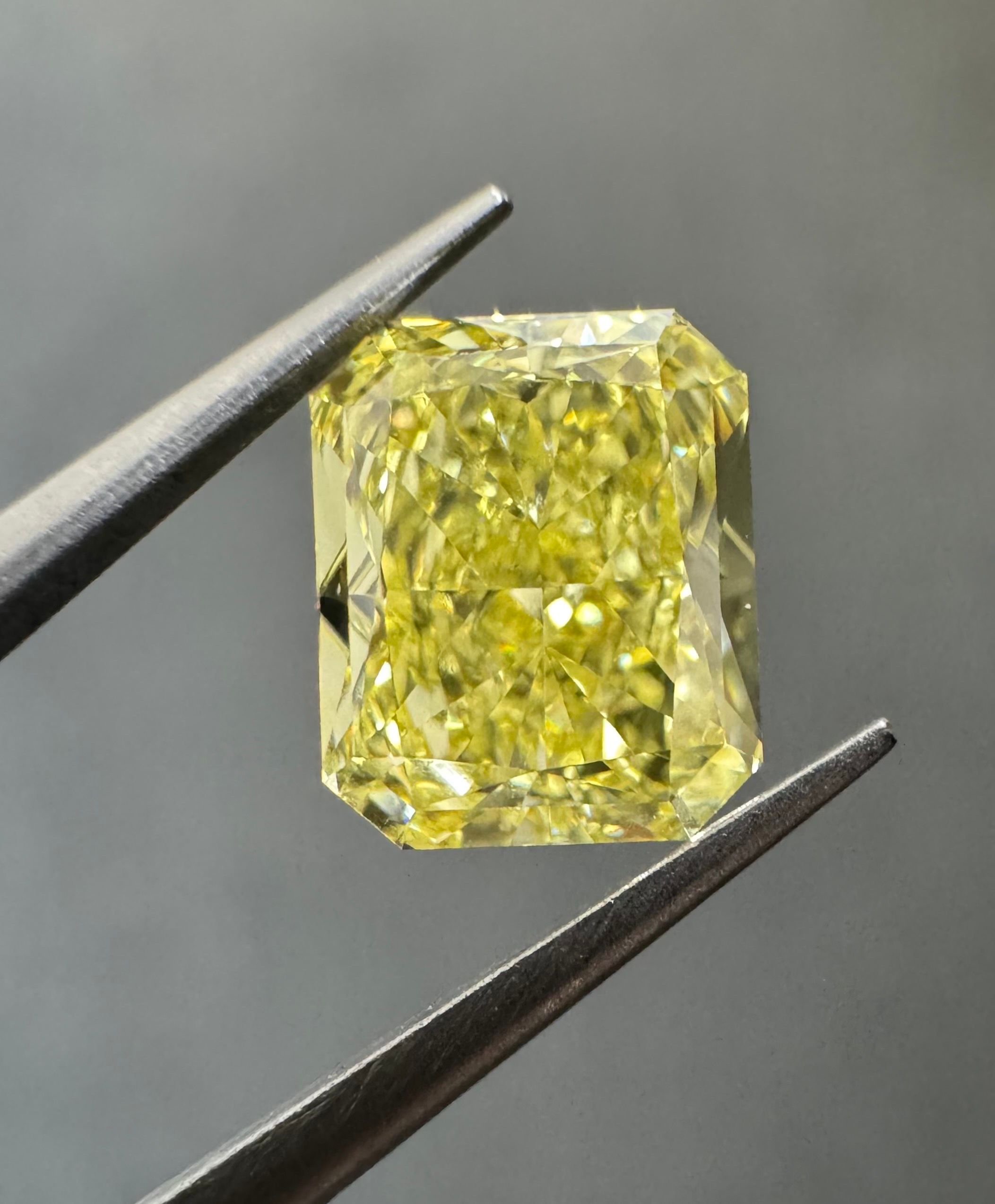 1.61 ct Radiant diamond