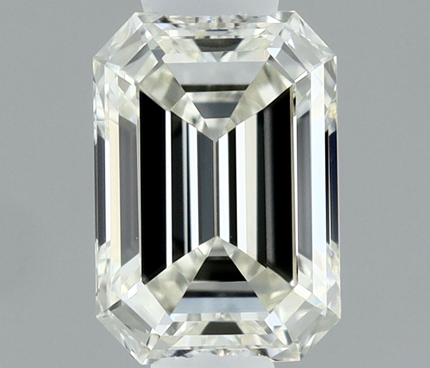 0.32 ct Emerald diamond