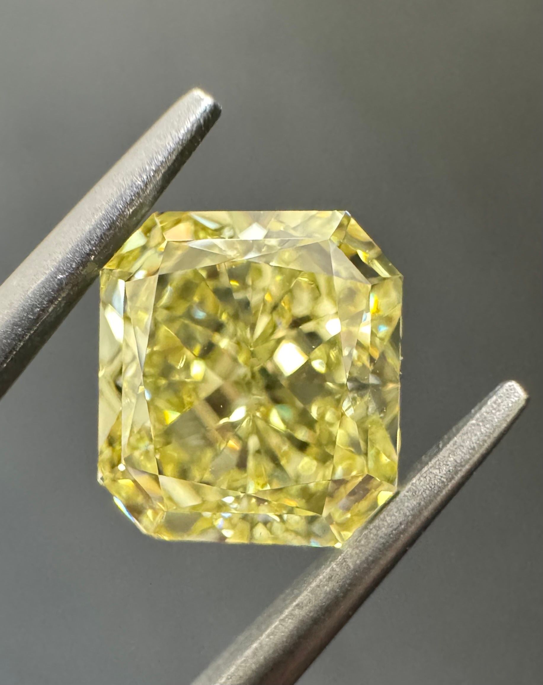 2.01 ct Radiant diamond