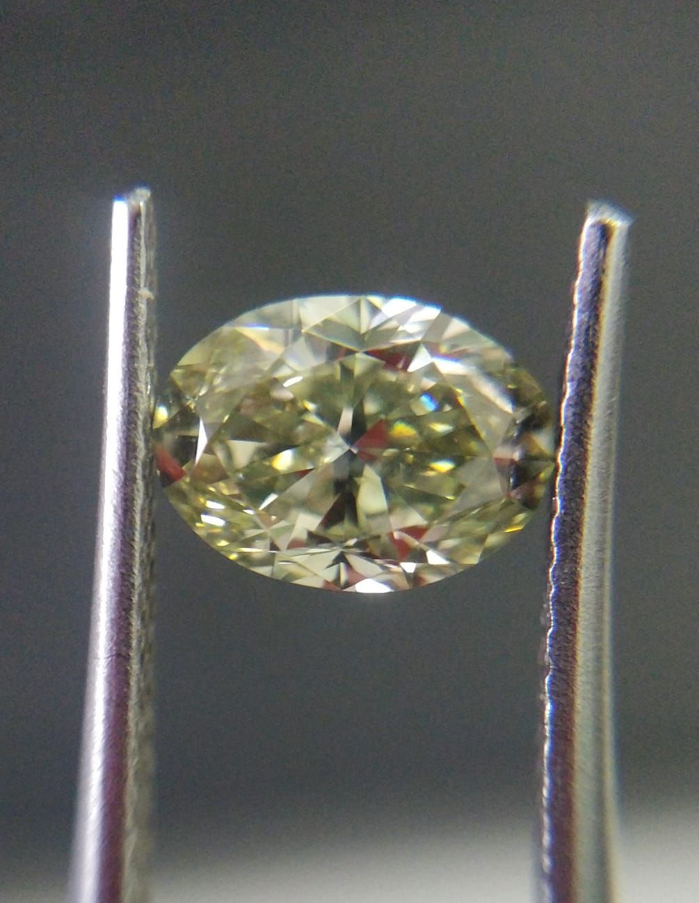 Diament 1.0 ct Fancy Grayish Greenish Yellow/VS2