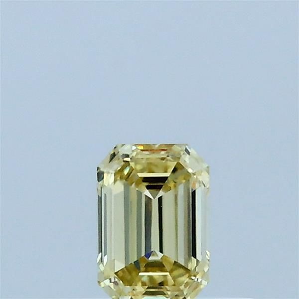 0.32 ct Emerald diamond