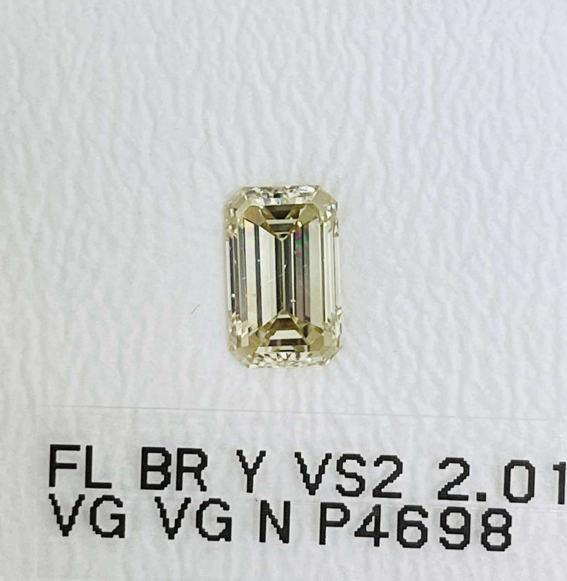 Diament 2.01 ct Fancy Light Brownish Yellow/VS2