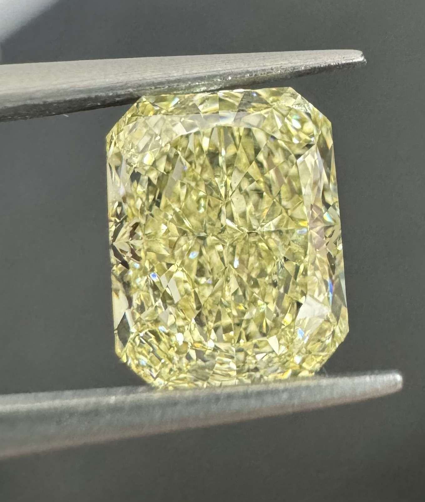 2.03 ct Radiant diamond