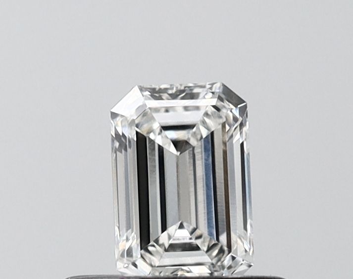 0.40 ct Emerald diamond