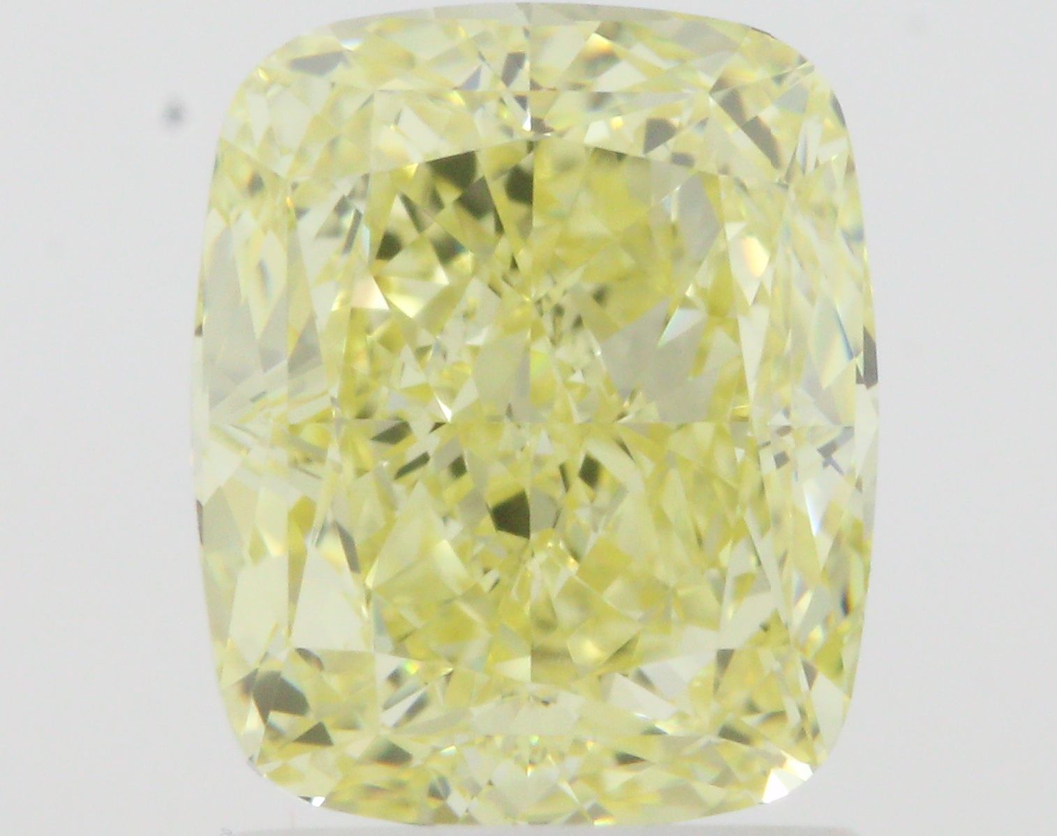 2.01 ct Cushion Brilliant diamond