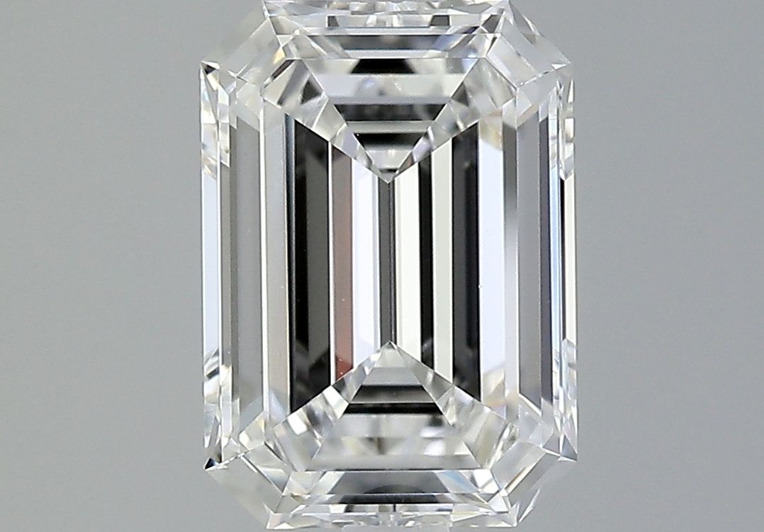 2.83 ct Emerald diamond