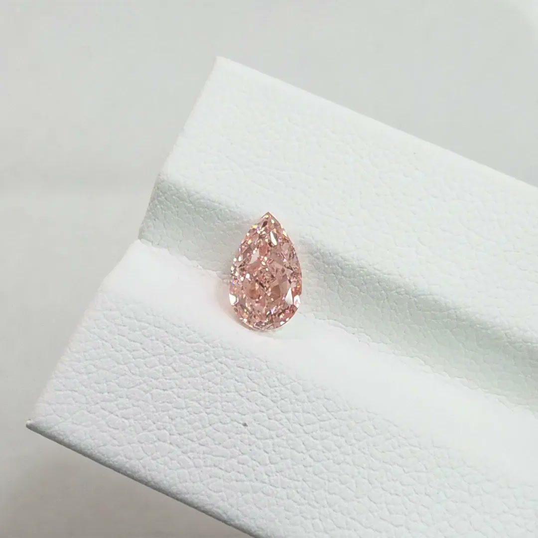 1.01 CT Fancy Vivid Pink PEAR