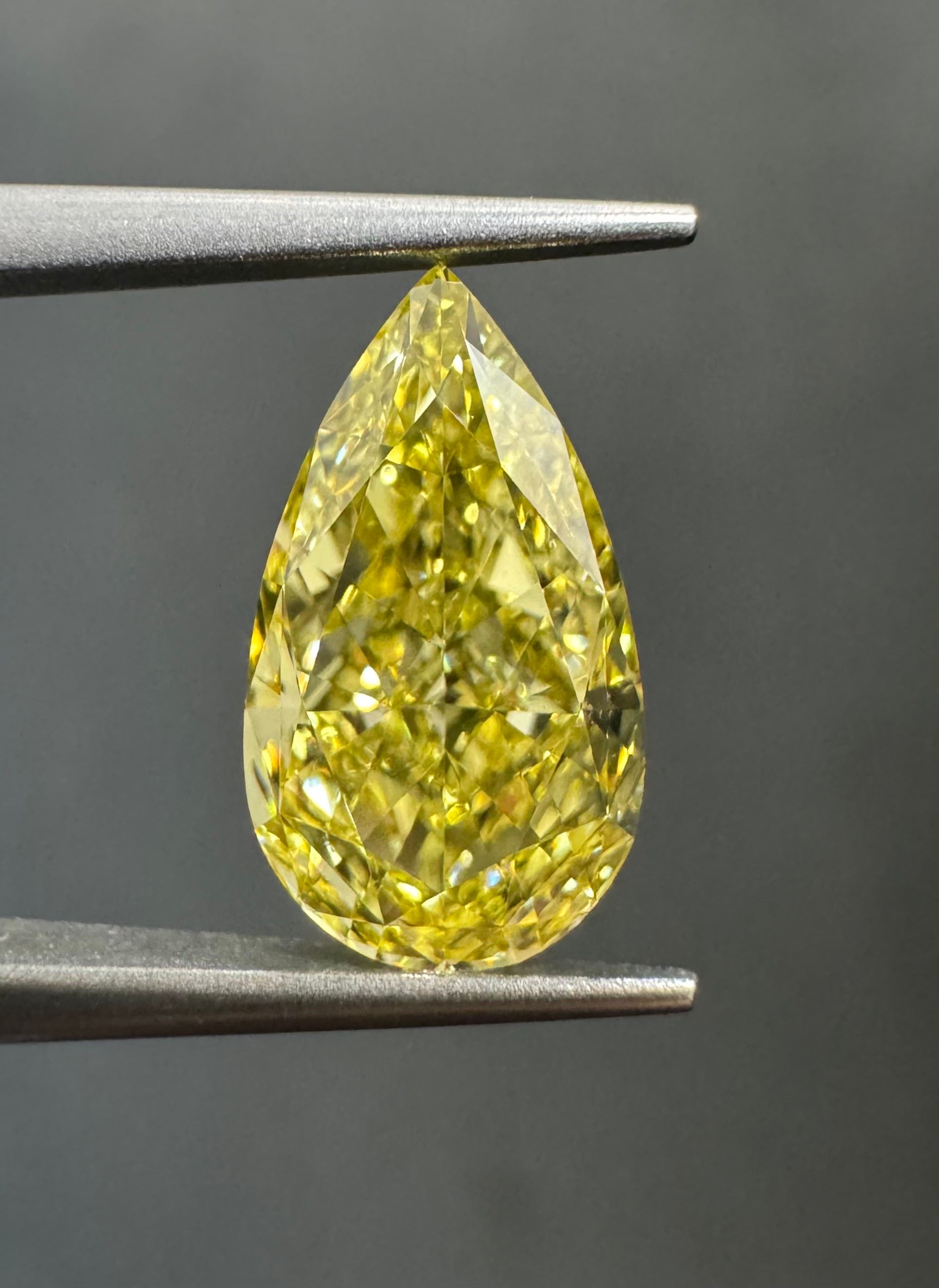 Diament 2.05 ct Fancy Intense Yellow/VS1