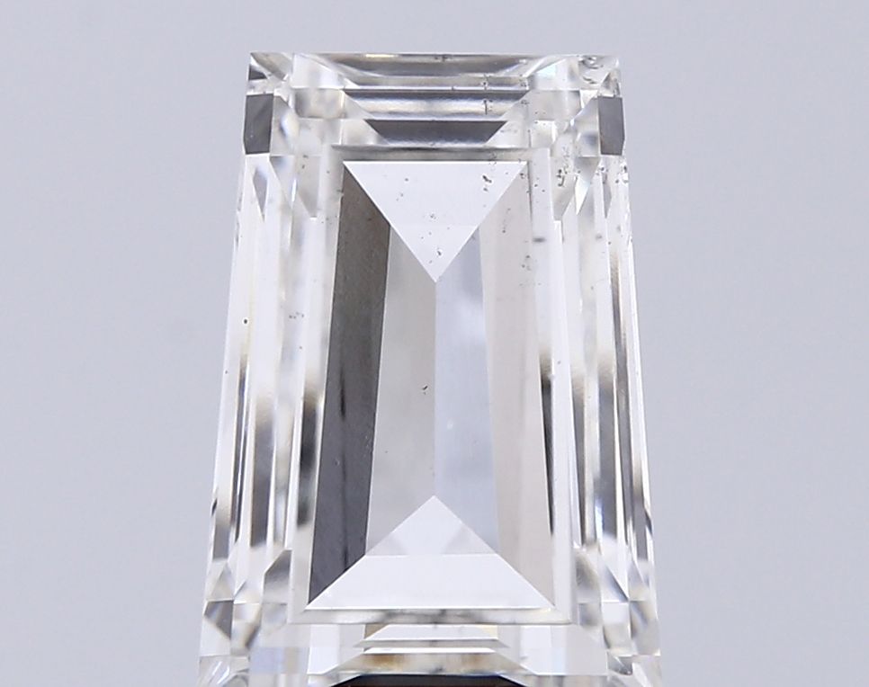 3.76 ct lab-grown Tapered baguette Diamond
