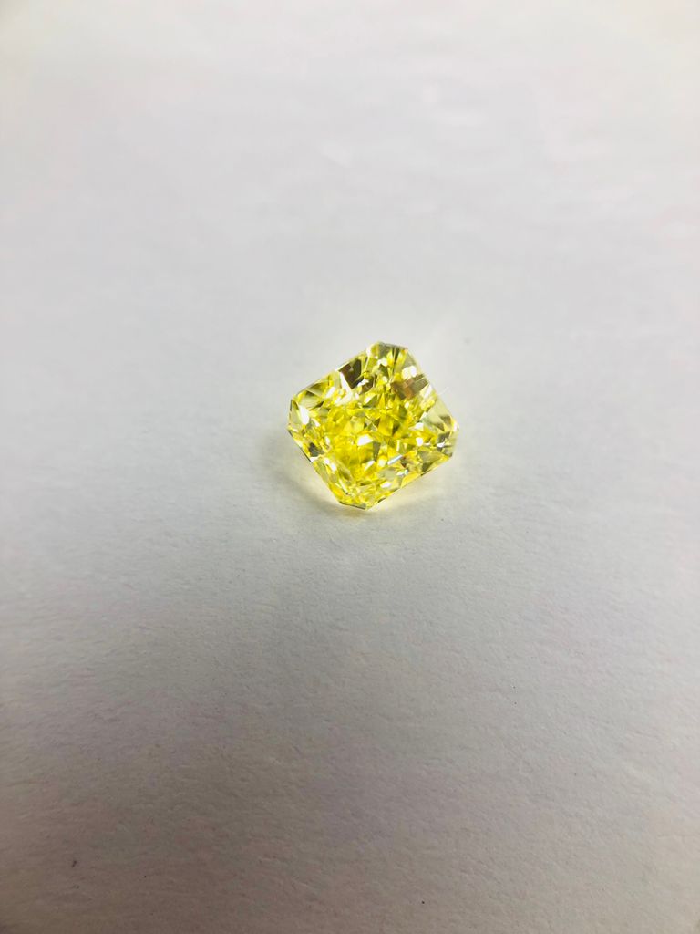 Diament 0.57 ct Fancy Yellow/VS2