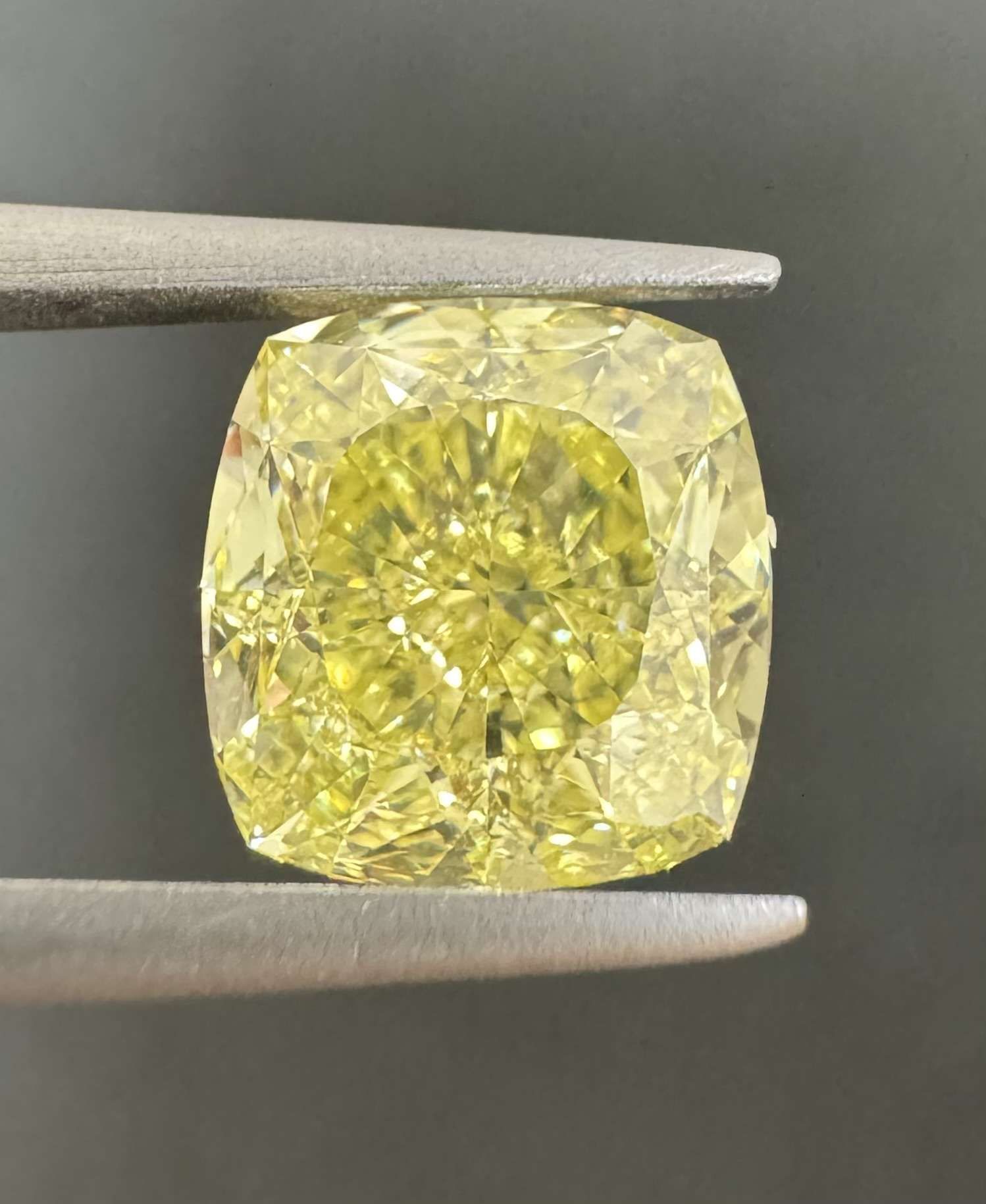 3.02 ct Cushion Brilliant diamond