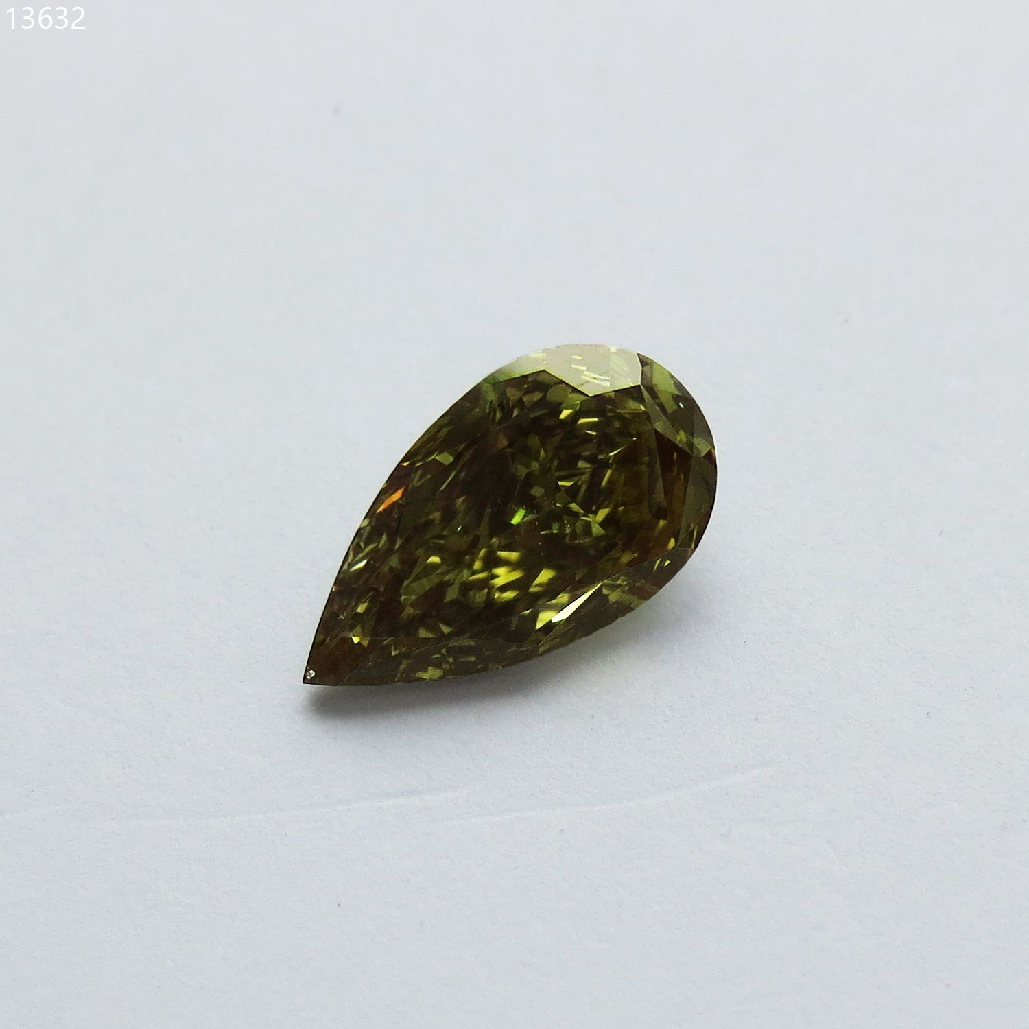 Diament 1.51 ct Fancy Dark Gray Greenish Yellow/SI1