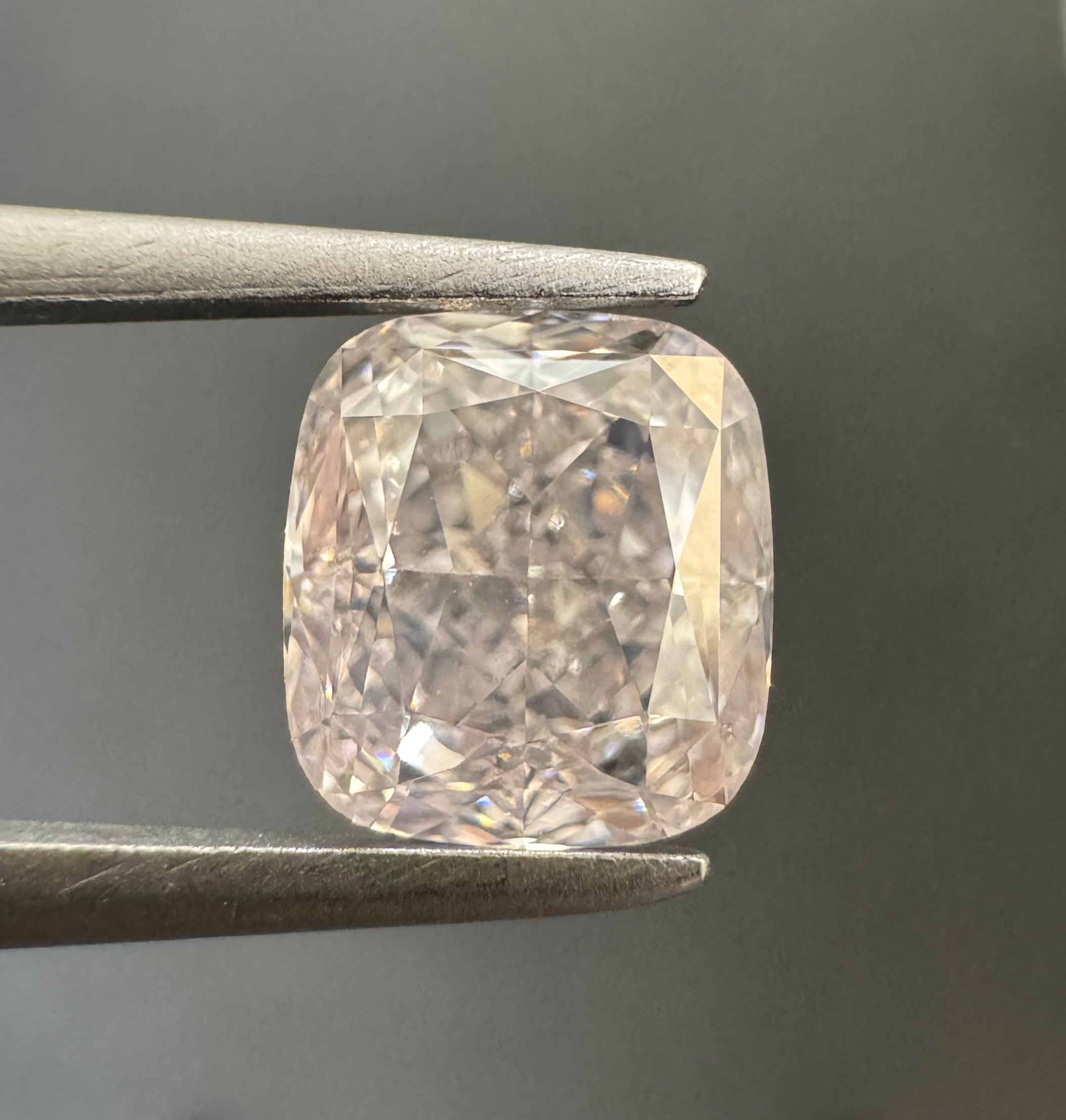 1.55 ct Cushion Brilliant diamond