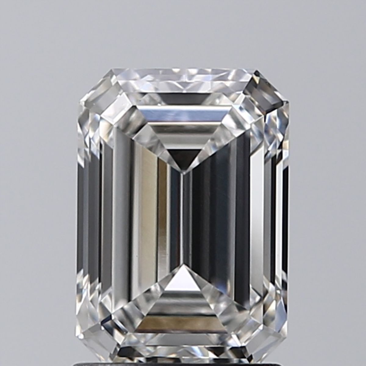 1.52 ct. emerald Lab Grown Diamond front image