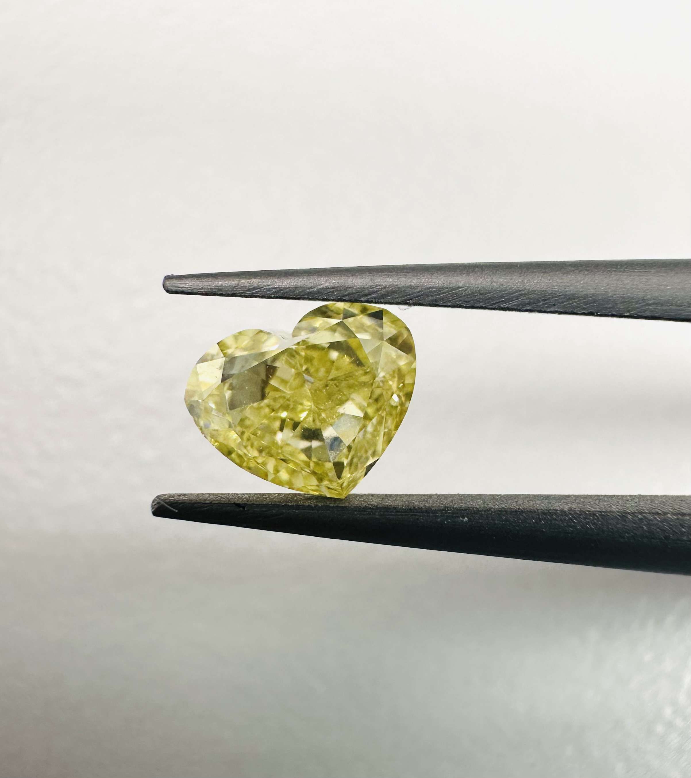 Diament 0.69 ct Fancy Yellow/VS2