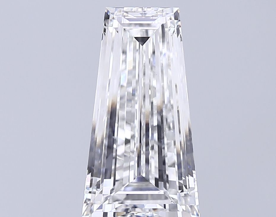 3.12 ct lab-grown Tapered baguette Diamond