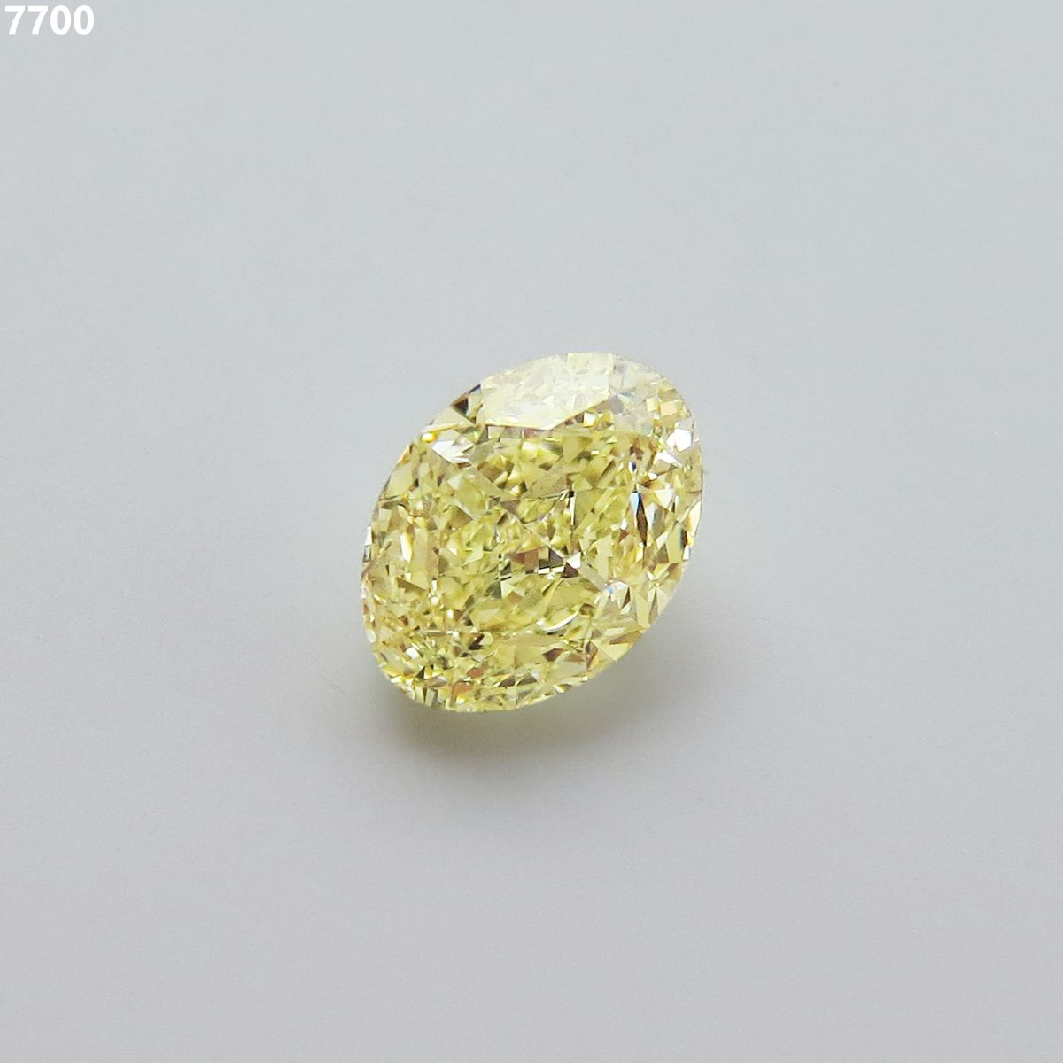 Diament 1.51 ct Fancy Light Yellow/VVS1
